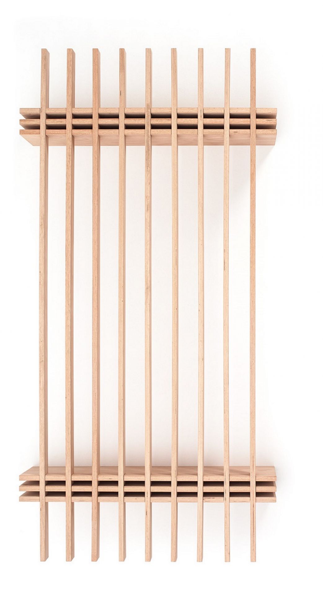 Tojo Bett: Detailansicht des minimalistischen Holzbettsystems mit Lattenrost und schlichtem Design.